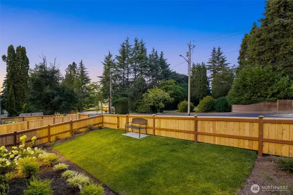Kirkland, WA 98033,8231 122nd AVE NE