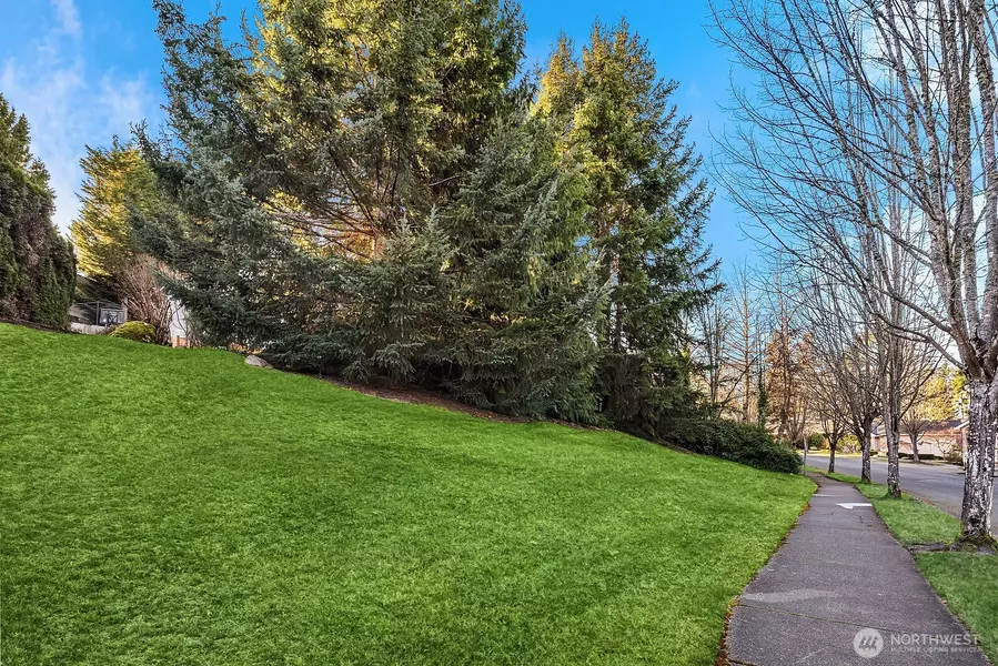 184 XX NW Montreux DR, Issaquah, WA 98027