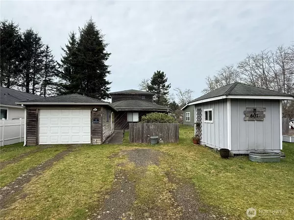 607 Quinault AVE SE, Ocean Shores, WA 98569