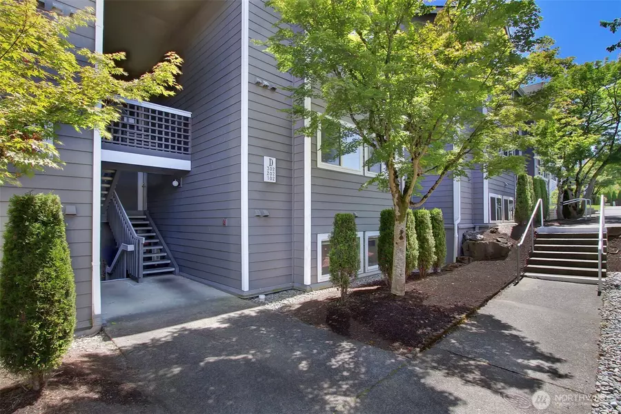 12424 109th CT NE #D102, Kirkland, WA 98034