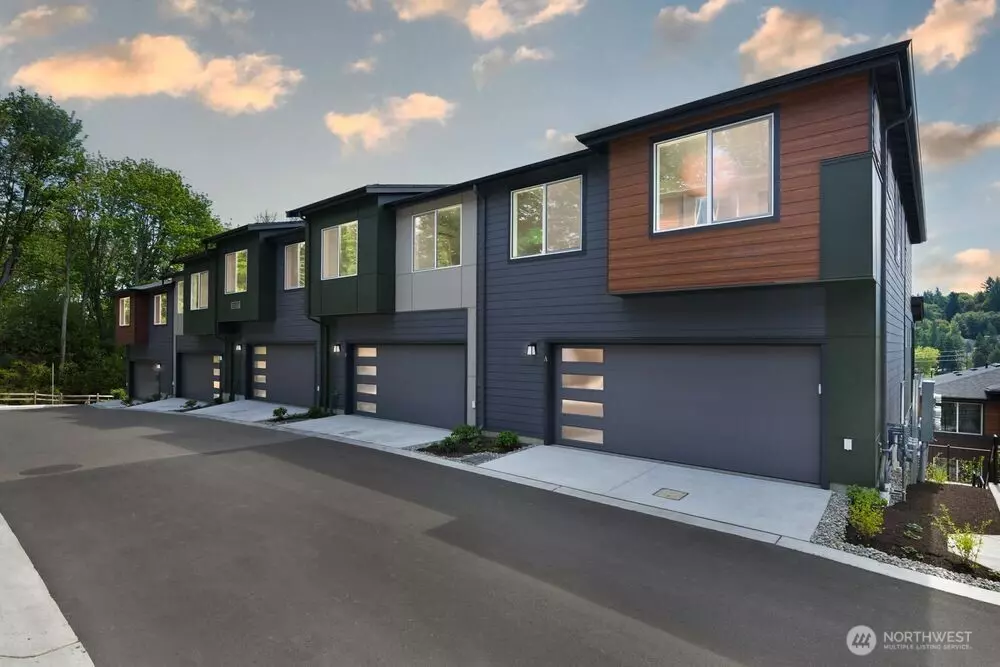 Kirkland, WA 98034,13217 NE 127th CT #B