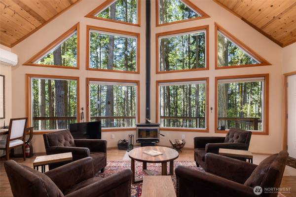 1354 Chinook WAY, Center Island, WA 98221
