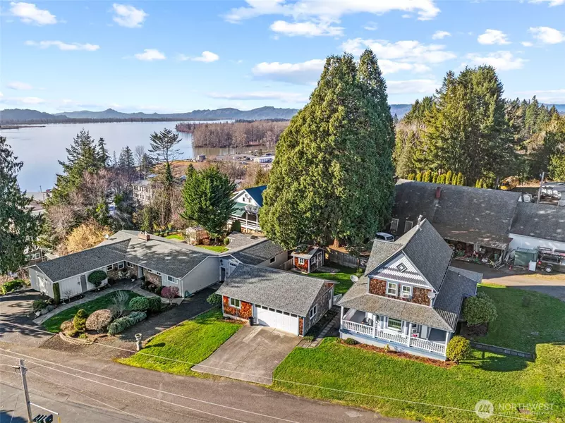 295 Angle ST, Cathlamet, WA 98612