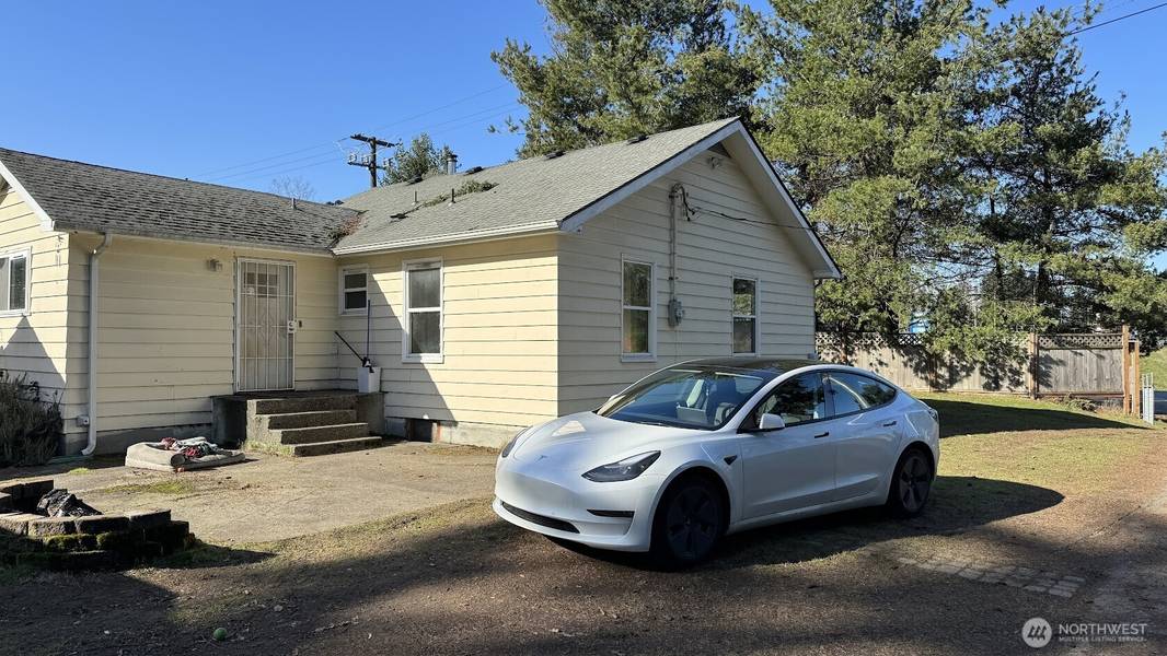 351 NE 185th ST, Shoreline, WA 98155