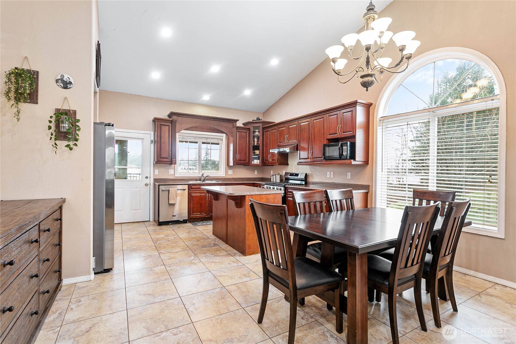Lynden, WA 98264,827 Birch Bay Lynden RD