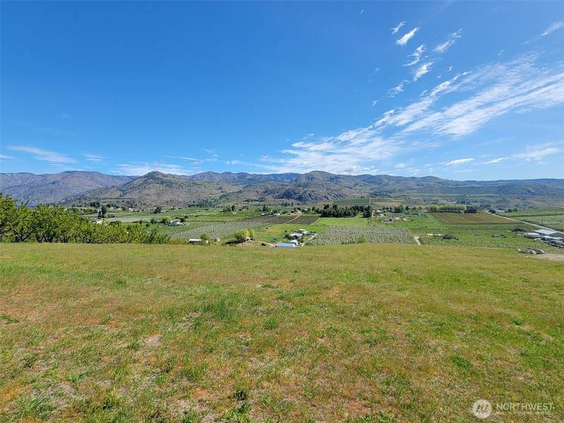 25 Milan ST, Manson, WA 98831