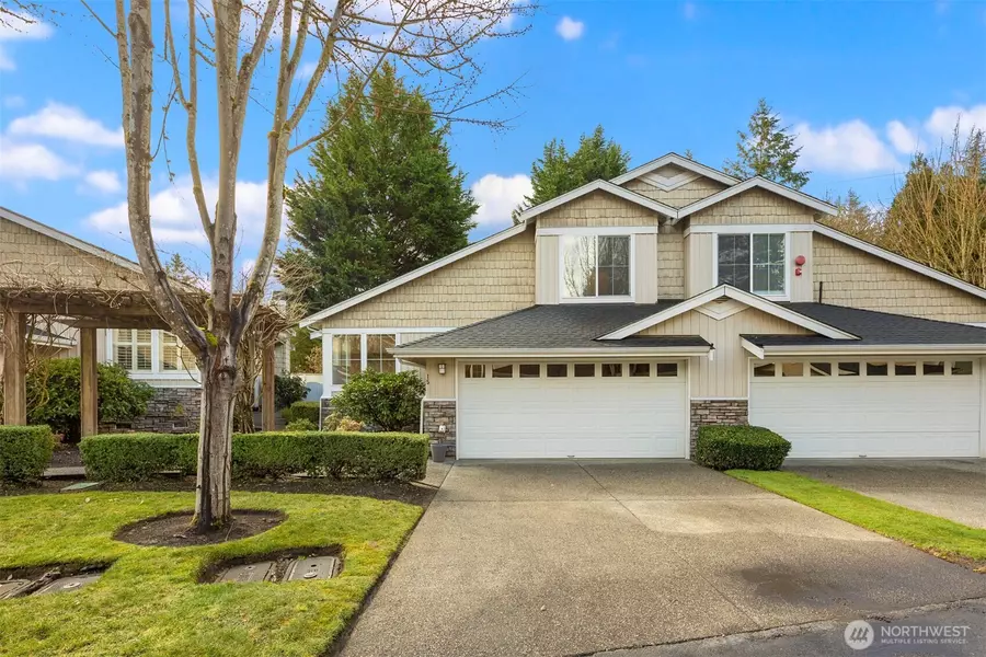 120 Newport WAY NW #15, Issaquah, WA 98027