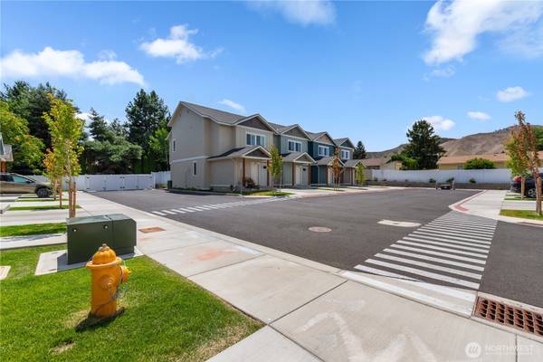 1030 Finch LN #E4, Wenatchee, WA 98801