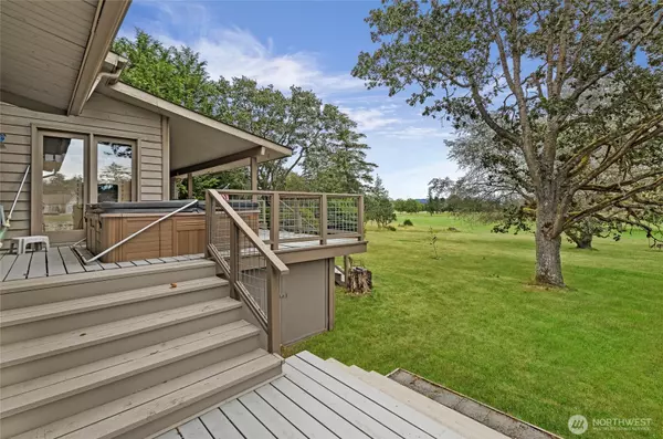 64 Garry Oak LN, Friday Harbor, WA 98250