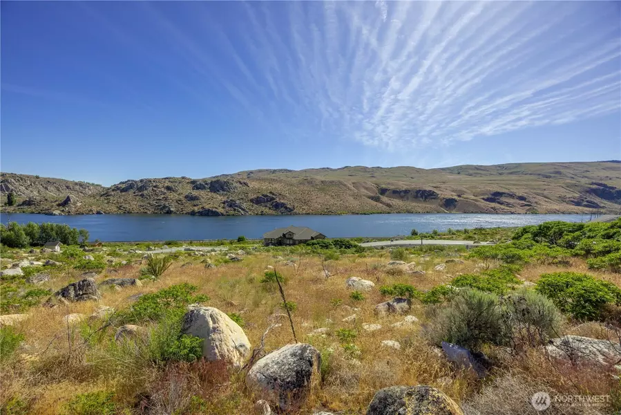 2 Boulder LOOP, Pateros, WA 98846