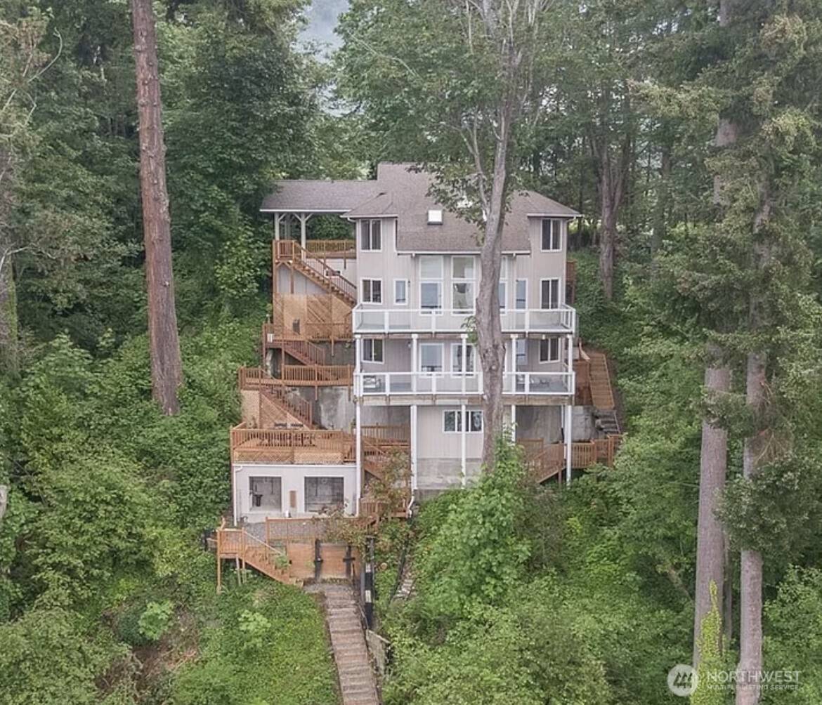 17455 Paige LN SW, Vashon, WA 98070
