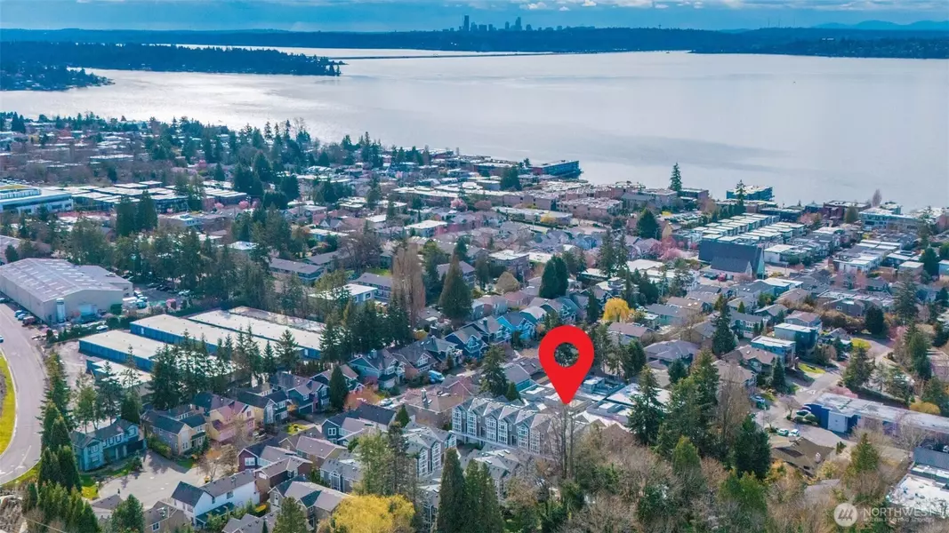 207 5th PL S #4, Kirkland, WA 98033