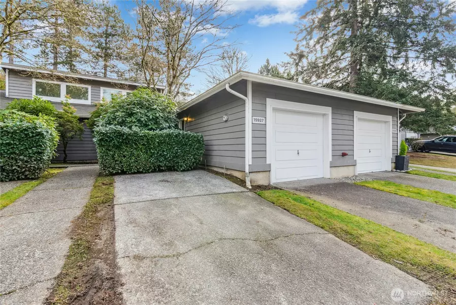 15927 NE 41st ST #8C, Redmond, WA 98052