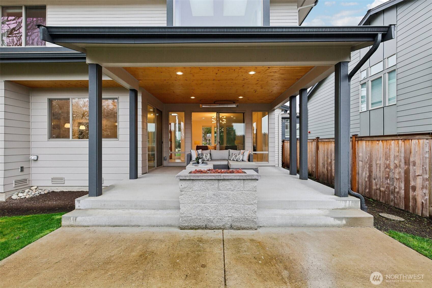 Kirkland, WA 98033,12301 NE 107th ST