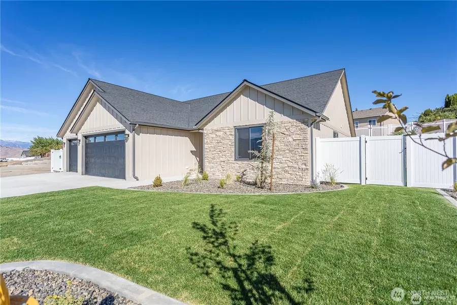 839 NE Tyler PL, East Wenatchee, WA 98802
