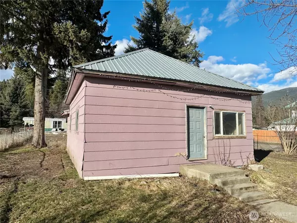 402 Houghton ST, Ione, WA 99139