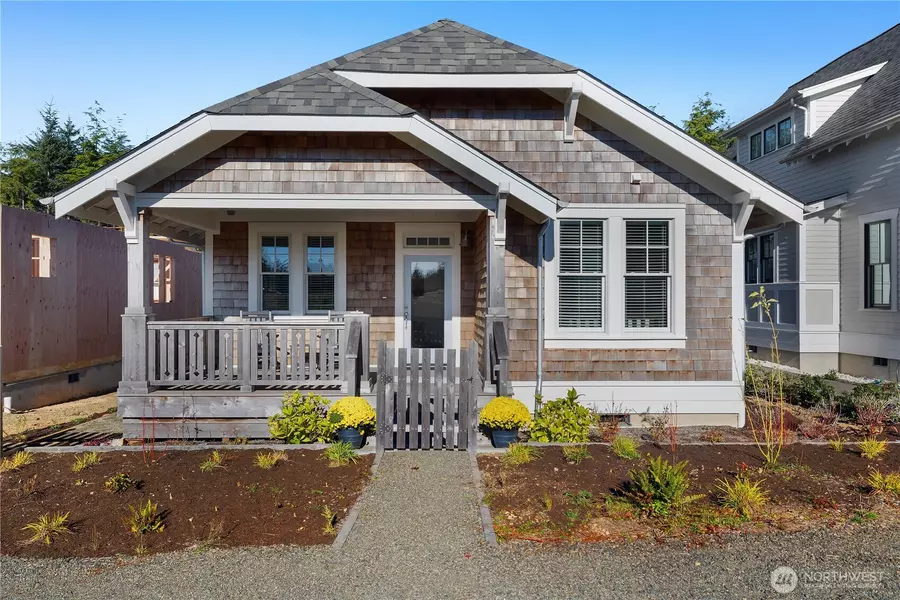 38 Hilltop LN, Pacific Beach, WA 98571