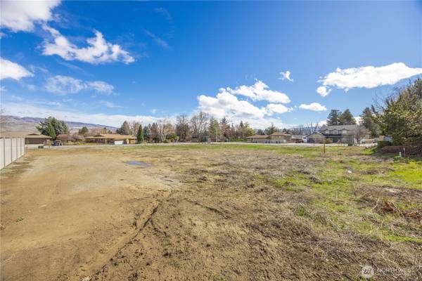 1808 North RD, Wenatchee, WA 98801
