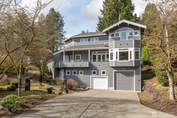 10734 Victory LN NE, Seattle, WA 98125