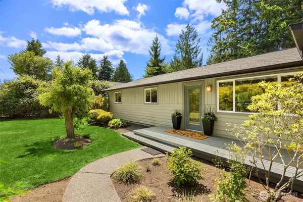 737 Park AVE NE, Bainbridge Island, WA 98110