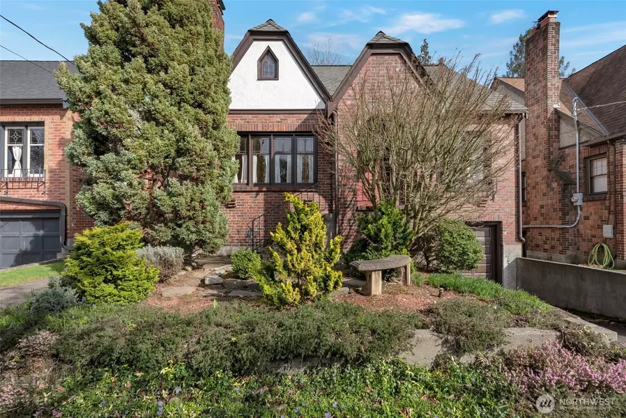 4814 38th AVE NE, Seattle, WA 98105