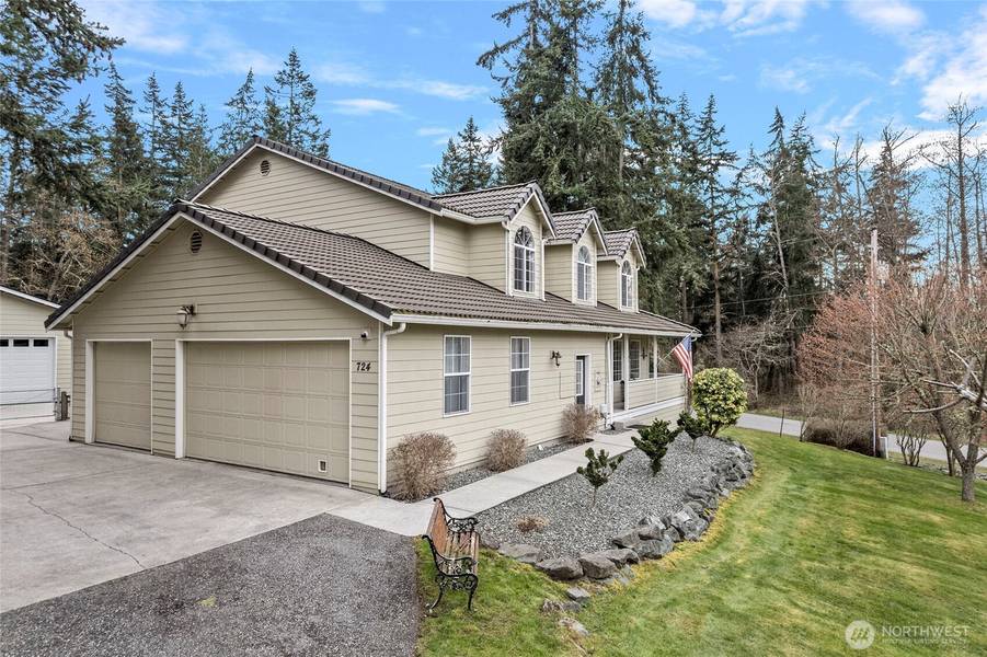 724 Greenoch LOOP, Oak Harbor, WA 98277