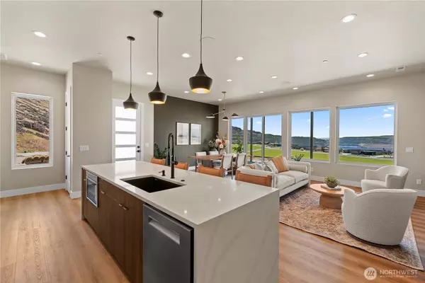 9604 Ridgeview DR NW, Quincy, WA 98848