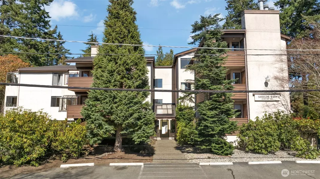 2020 NW 195th ST #202, Shoreline, WA 98177