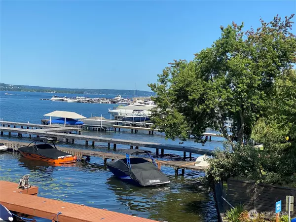 Kirkland, WA 98033,4561 Lake Washington BLVD NE #203