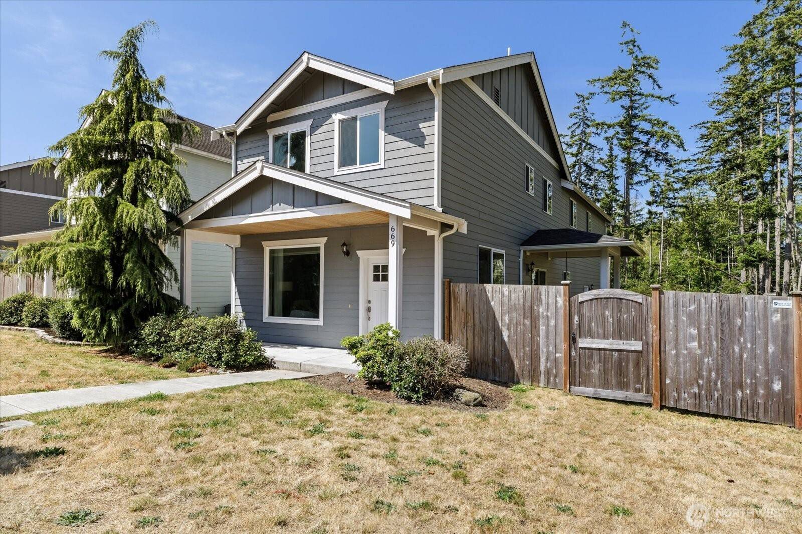 669 NW Prow ST, Oak Harbor, WA 98277
