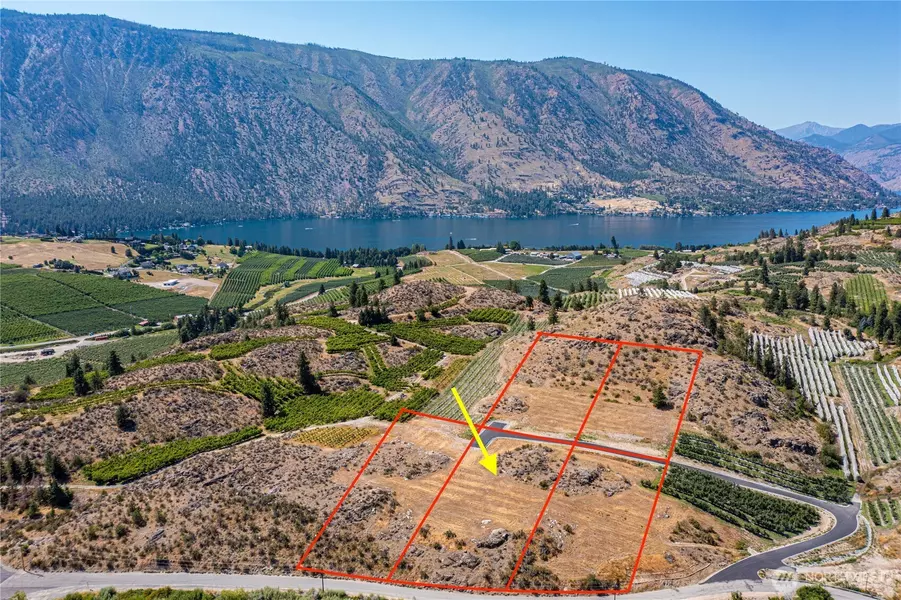 149 Lainey LN, Manson, WA 98831