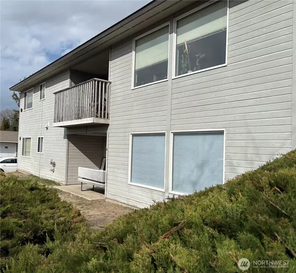 939 N Baker, East Wenatchee, WA 98802