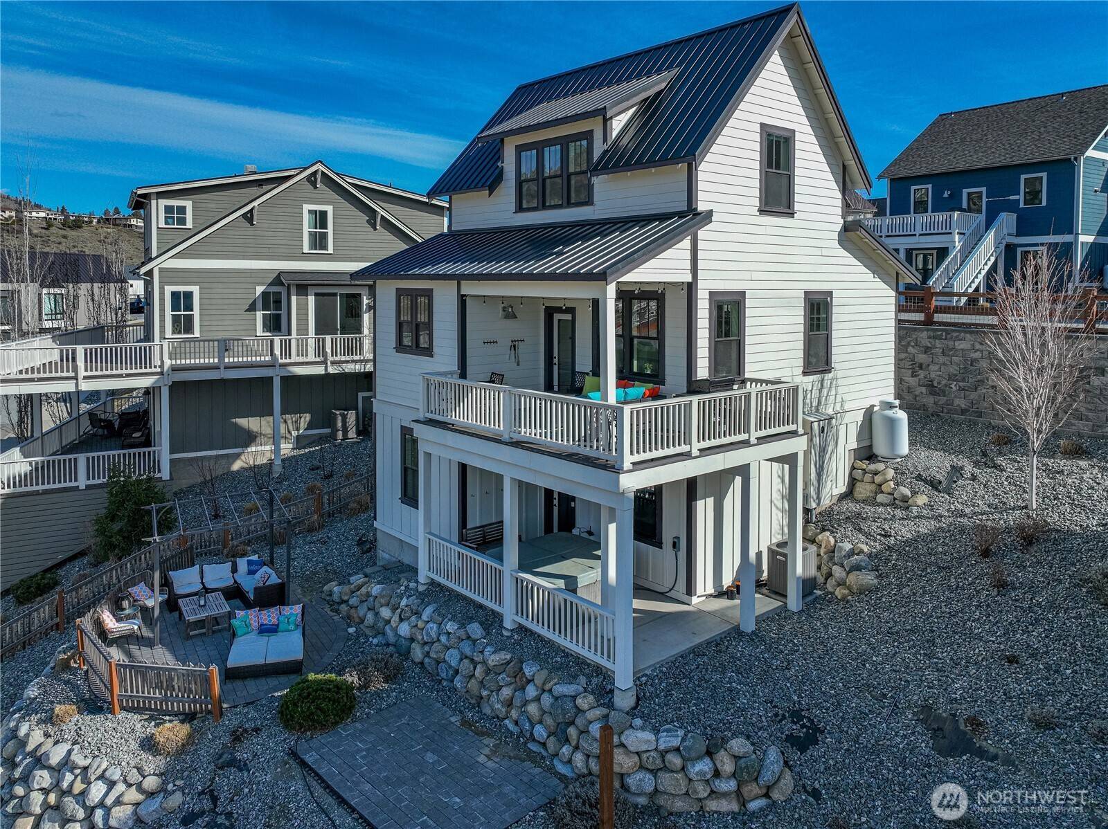 118 Porcupine LN, Chelan, WA 98816