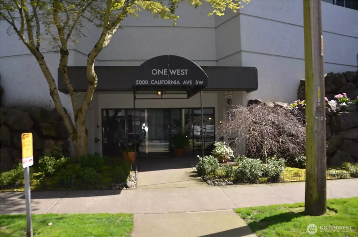 Seattle, WA 98136,5000 California AVE SW #304