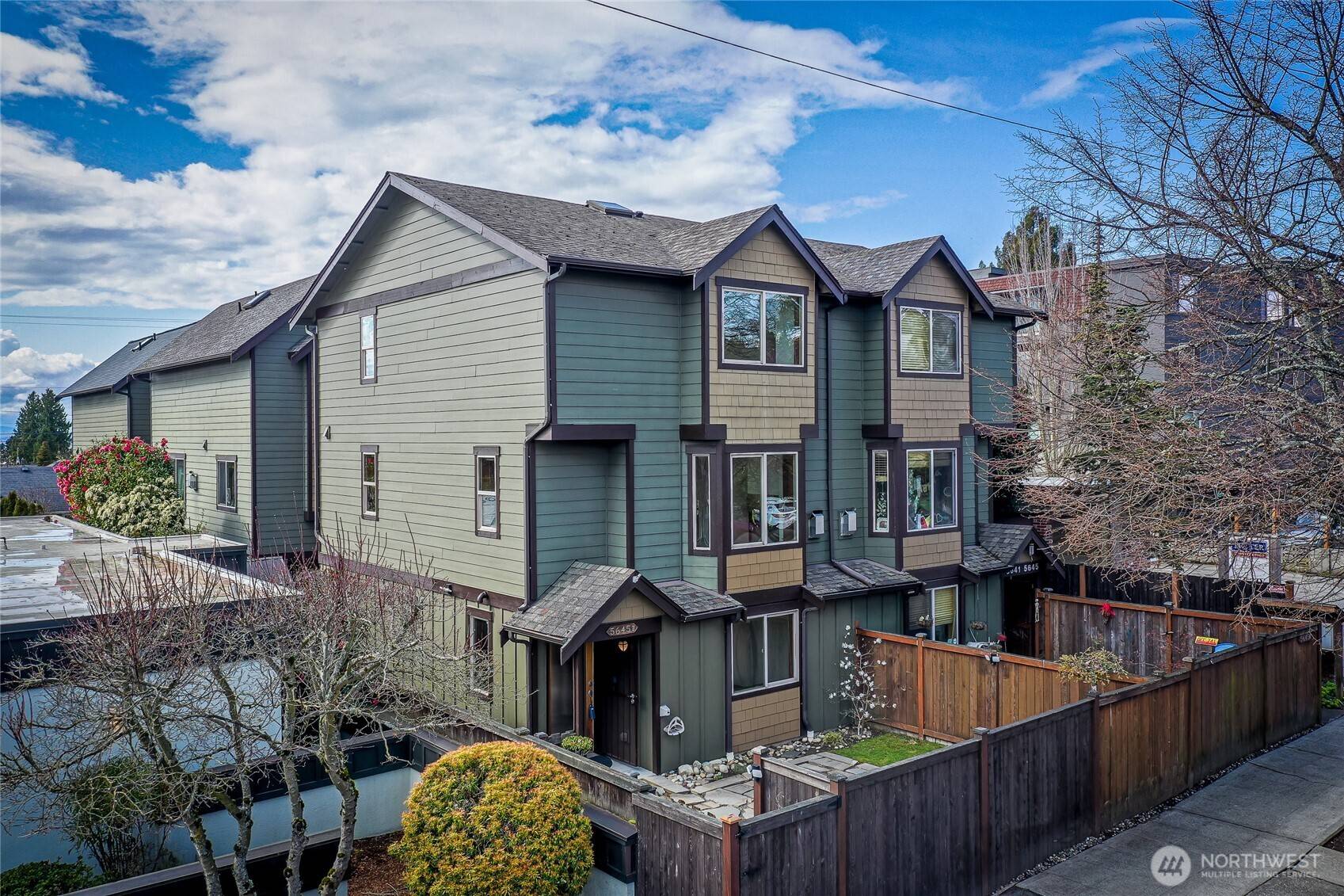 5645 California AVE SW #B, Seattle, WA 98136