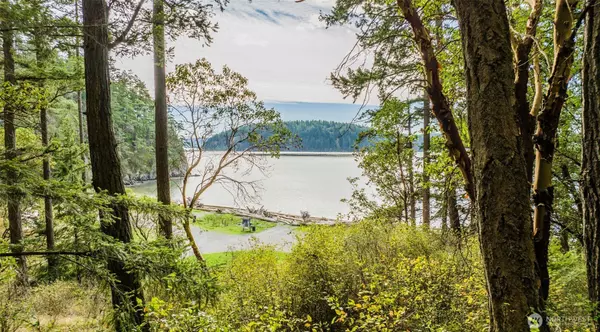 555 Klamath DR, La Conner, WA 98257