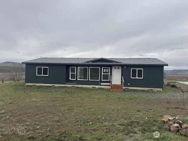 571 POINT DR, Selah, WA 98942