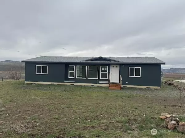 571 POINT DR, Selah, WA 98942