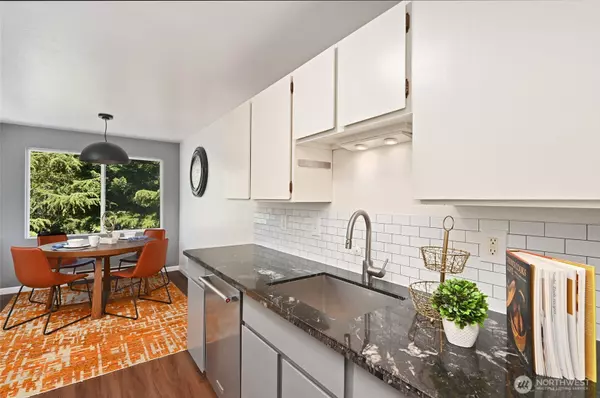 Seattle, WA 98115,7021 Sand Point Wy #B319