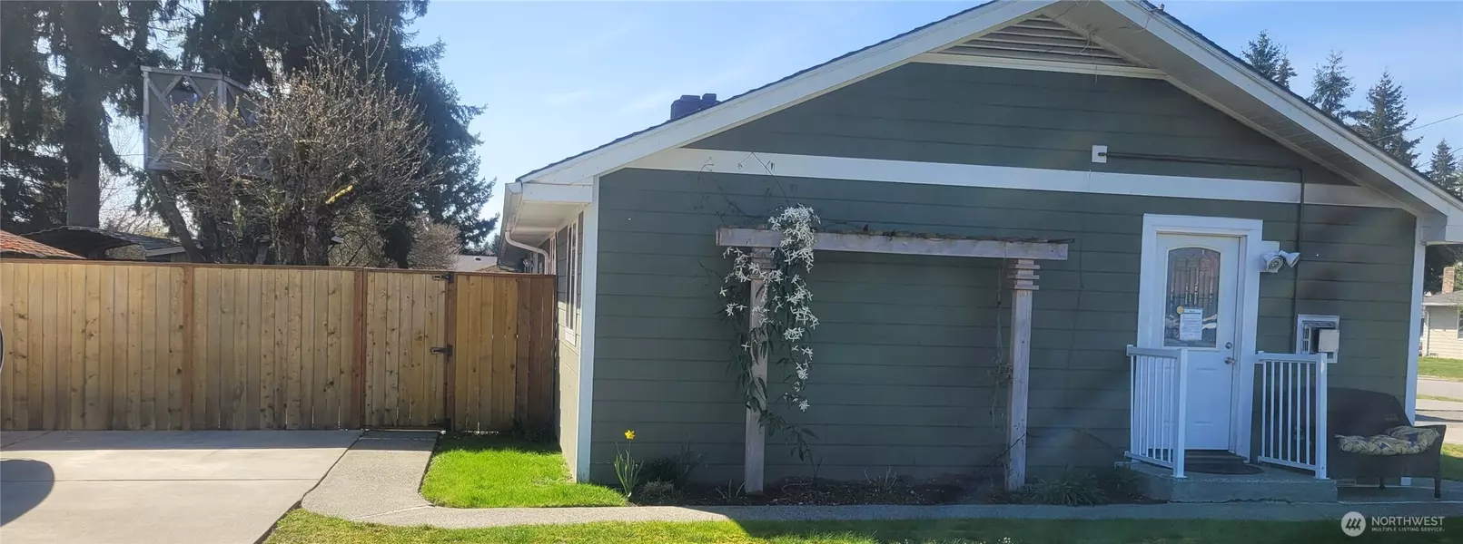 Everett, WA 98208