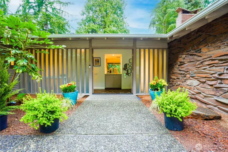 1016 122nd AVE SE, Bellevue, WA 98005