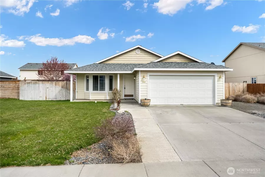 2013 S Stirling AVE, Moses Lake, WA 98837
