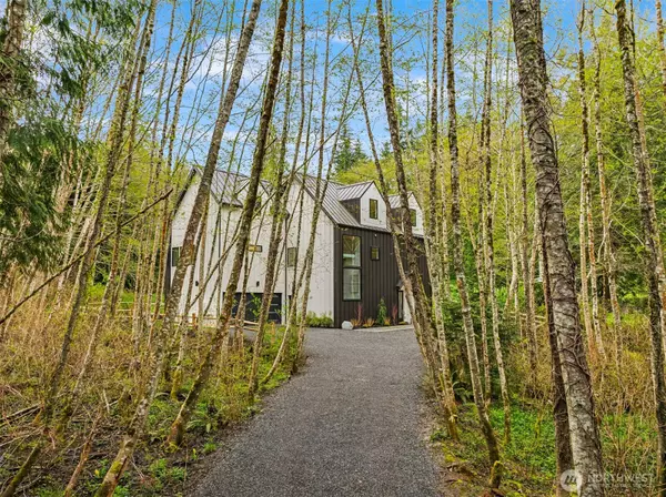9243 NE Spargur Loop RD, Bainbridge Island, WA 98110