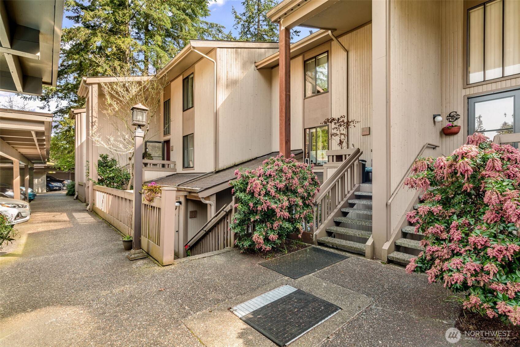 13730 15th AVE NE #F-103, Seattle, WA 98125