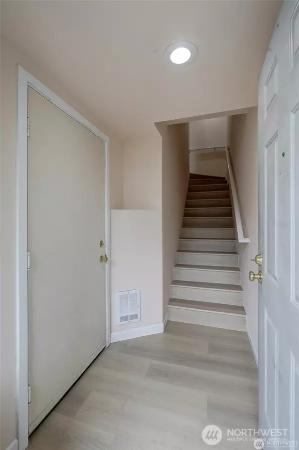 Bellevue, WA 98005,12446 NE 7th place