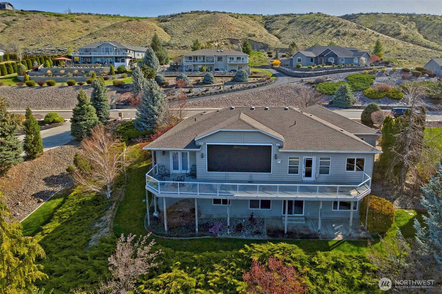 946 Briarwood DR, East Wenatchee, WA 98802
