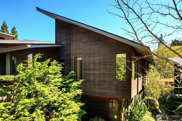 752 Vineyard LN #L205, Bainbridge Island, WA 98110
