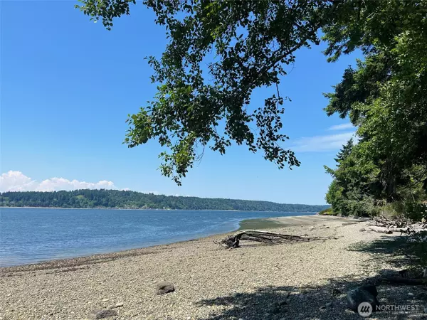 Vashon, WA 98070,137 xx SW Madrona RD