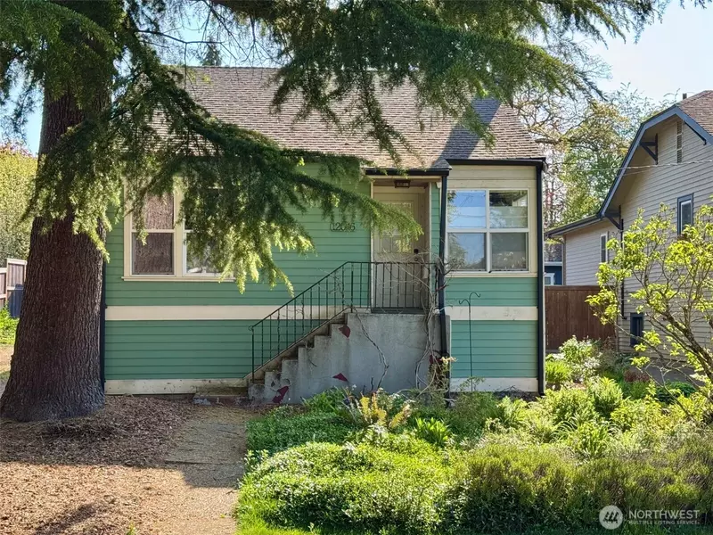 12046 Dayton AVE N, Seattle, WA 98133