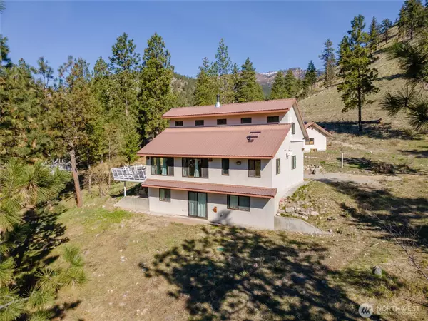 241 Chickadee Mountain LN, Chelan, WA 98816